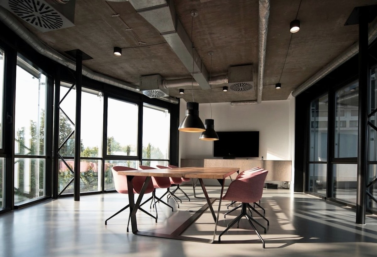 arbeitsplatz mit dokumenten